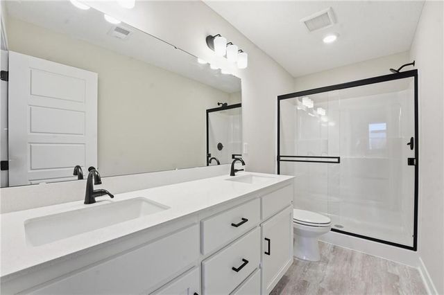 1304 SE Windbreak Drive, Lee's Summit, MO 64081