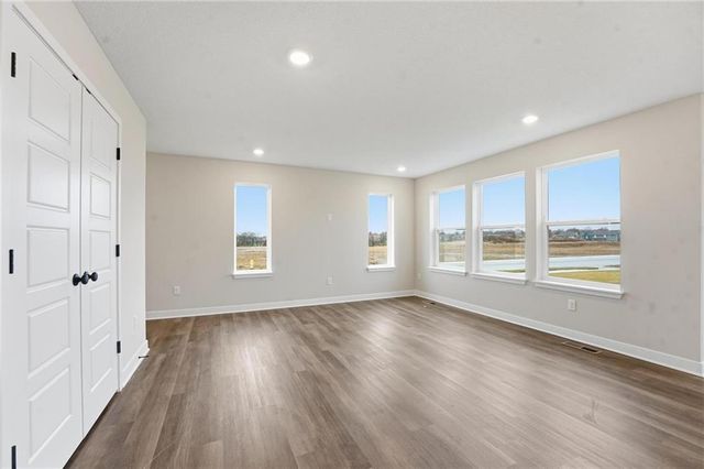 1304 SE Windbreak Drive, Lee's Summit, MO 64081