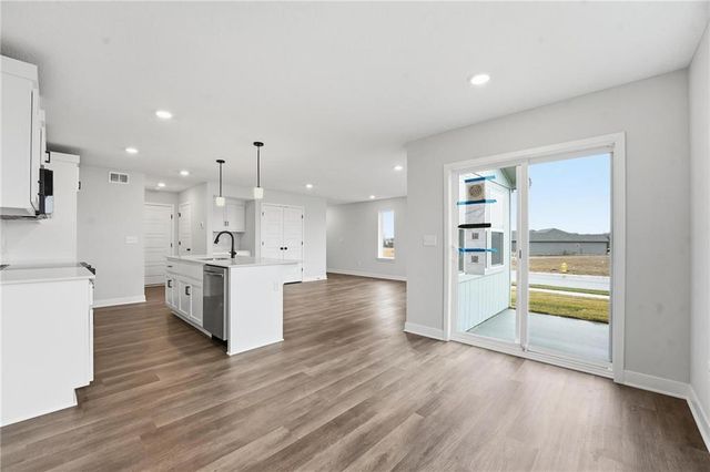 1304 SE Windbreak Drive, Lee's Summit, MO 64081