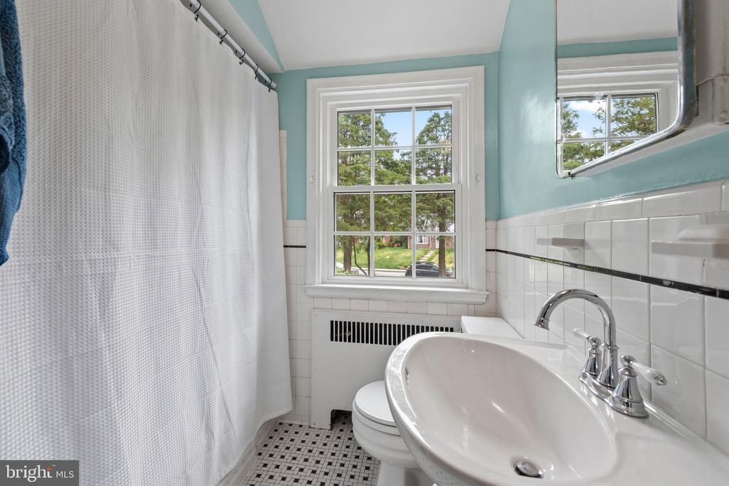 Image 17 of property listing at 4212 WESTVIEW RD, Baltimore, MD 21218