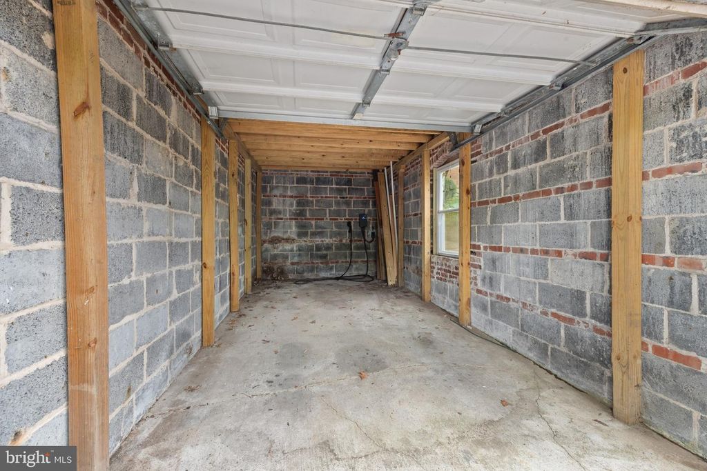 Image 24 of property listing at 4212 WESTVIEW RD, Baltimore, MD 21218