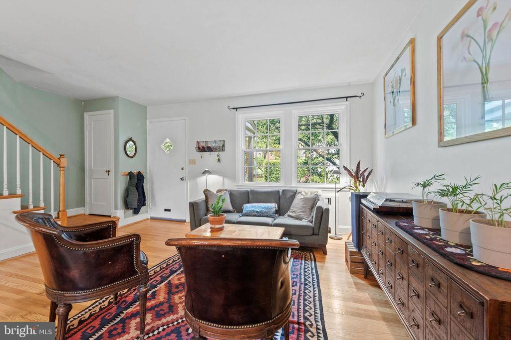 Image 3 of property listing at 4212 WESTVIEW RD, Baltimore, MD 21218