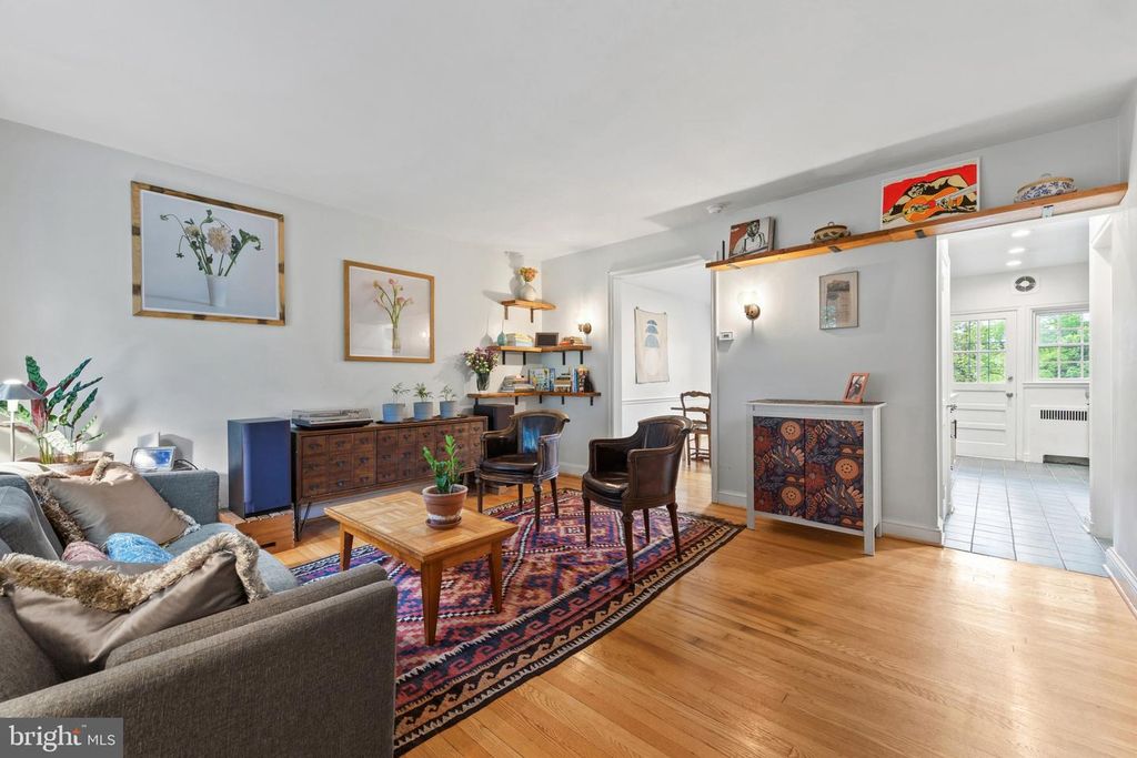Image 5 of property listing at 4212 WESTVIEW RD, Baltimore, MD 21218