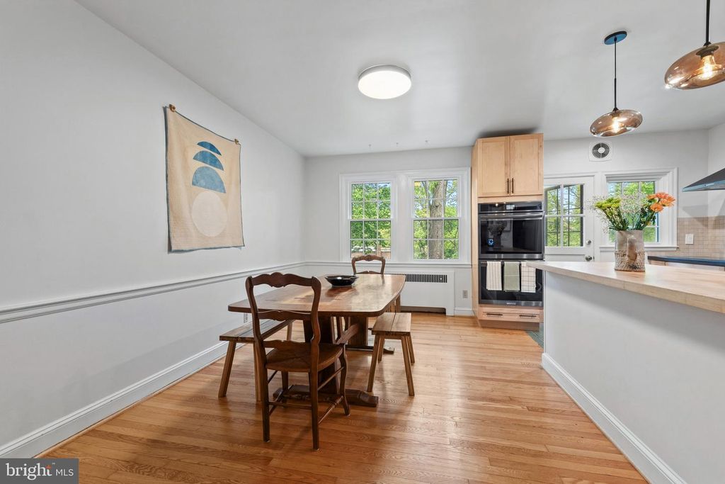 Image 6 of property listing at 4212 WESTVIEW RD, Baltimore, MD 21218