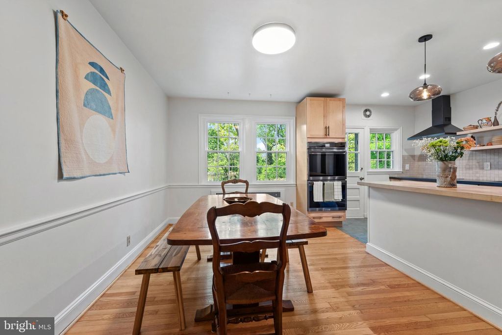 Image 7 of property listing at 4212 WESTVIEW RD, Baltimore, MD 21218