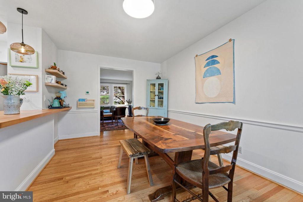 Image 8 of property listing at 4212 WESTVIEW RD, Baltimore, MD 21218