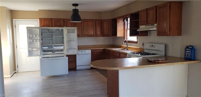 9033 Chriscoe LN, Gloucester, VA 23061