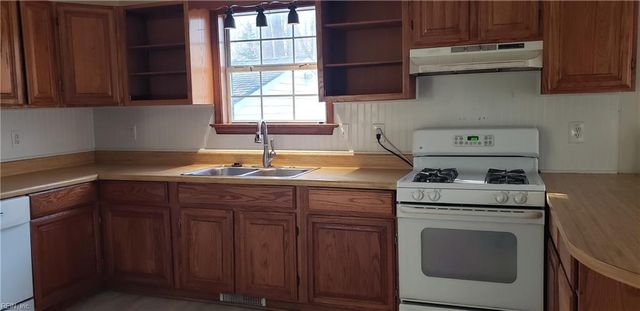 9033 Chriscoe LN, Gloucester, VA 23061