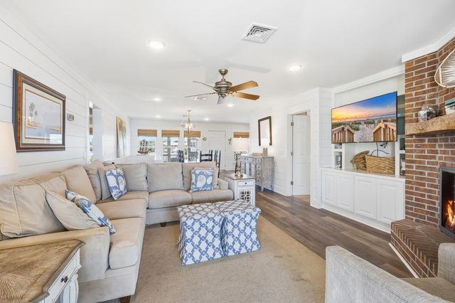 1607 Dolphin St., Garden City Beach, SC 29576