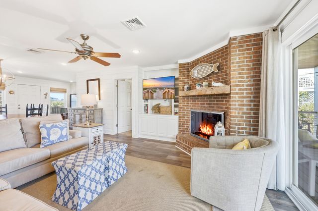 1607 Dolphin St., Garden City Beach, SC 29576