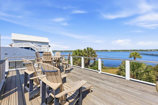 1607 Dolphin St., Garden City Beach, SC 29576