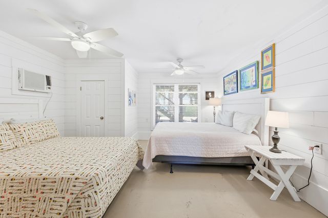 1607 Dolphin St., Garden City Beach, SC 29576
