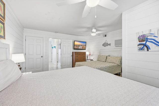 1607 Dolphin St., Garden City Beach, SC 29576