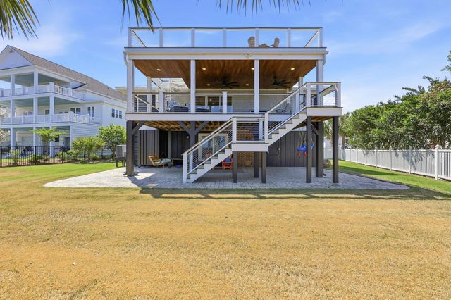 1607 Dolphin St., Garden City Beach, SC 29576