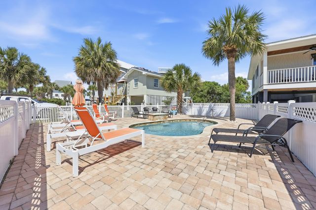 1607 Dolphin St., Garden City Beach, SC 29576