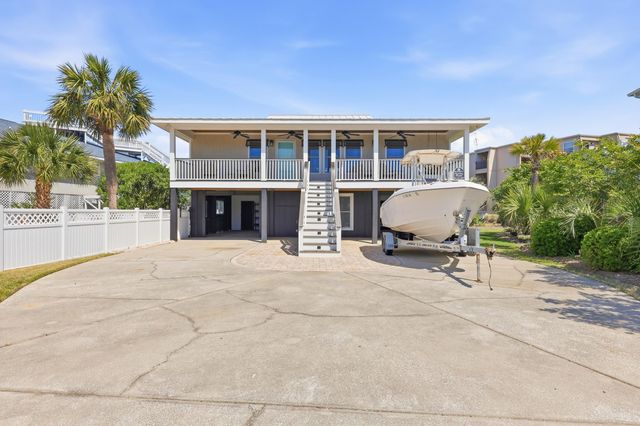 1607 Dolphin St., Garden City Beach, SC 29576