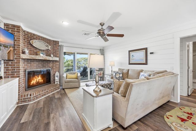 1607 Dolphin St., Garden City Beach, SC 29576