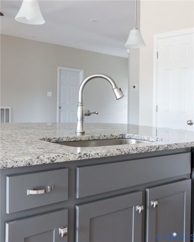 8595 Leanne Ln, Mechanicsville, VA 23116