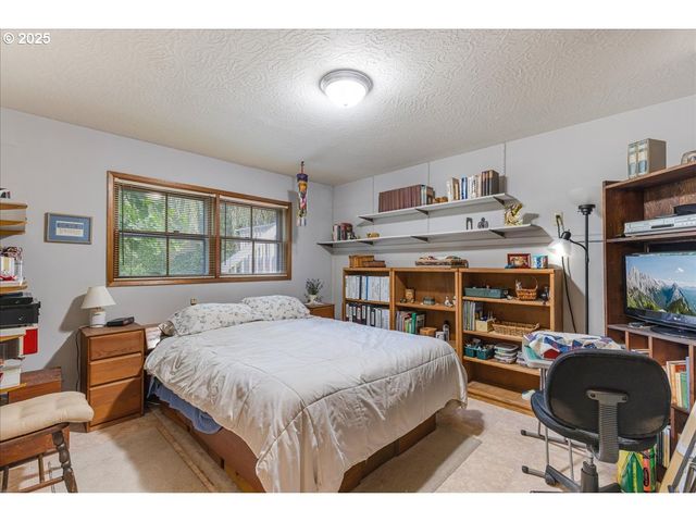 8495 Sw KATHERINE Ln, Portland, OR 97225