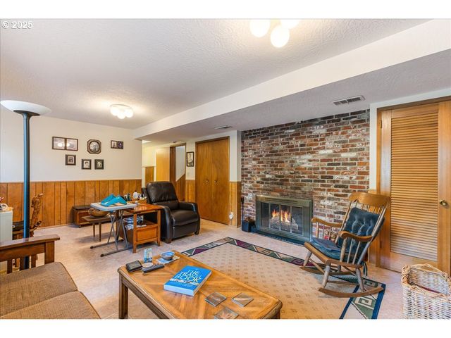 8495 Sw KATHERINE Ln, Portland, OR 97225