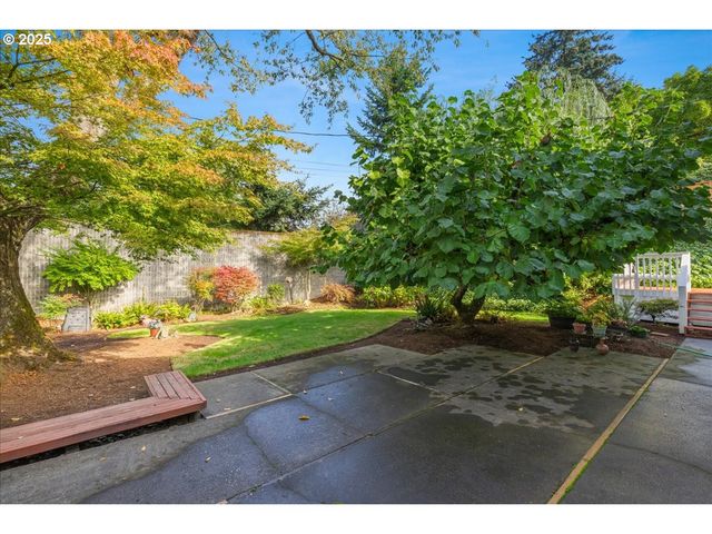 8495 Sw KATHERINE Ln, Portland, OR 97225