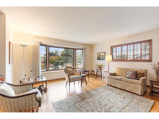 8495 Sw KATHERINE Ln, Portland, OR 97225