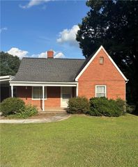 137 Vogler Drive, Winston-salem, NC 27107