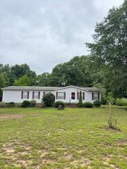 1137 Rugby Avenue, Summerton, SC 29148