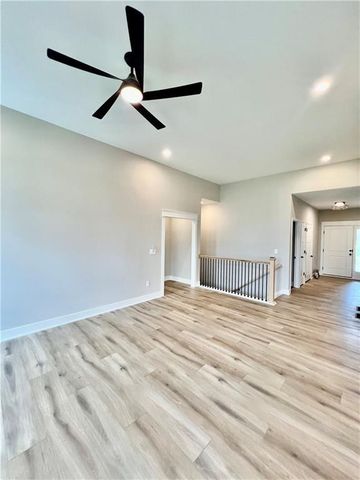 1921 Longview Drive, Liberty, MO 64068