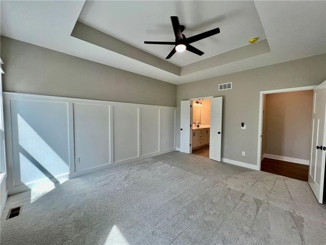 1921 Longview Drive, Liberty, MO 64068