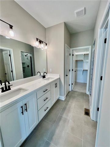 1921 Longview Drive, Liberty, MO 64068