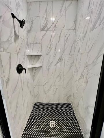 1921 Longview Drive, Liberty, MO 64068