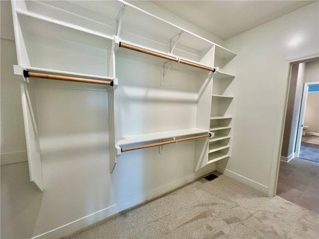 1921 Longview Drive, Liberty, MO 64068