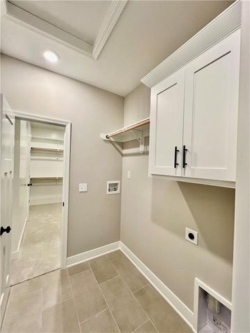 1921 Longview Drive, Liberty, MO 64068