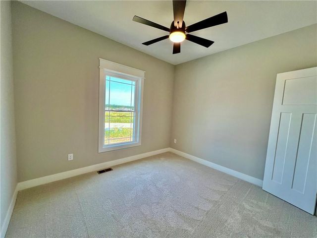 1921 Longview Drive, Liberty, MO 64068