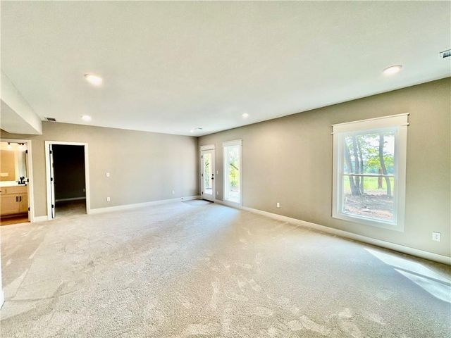 1921 Longview Drive, Liberty, MO 64068