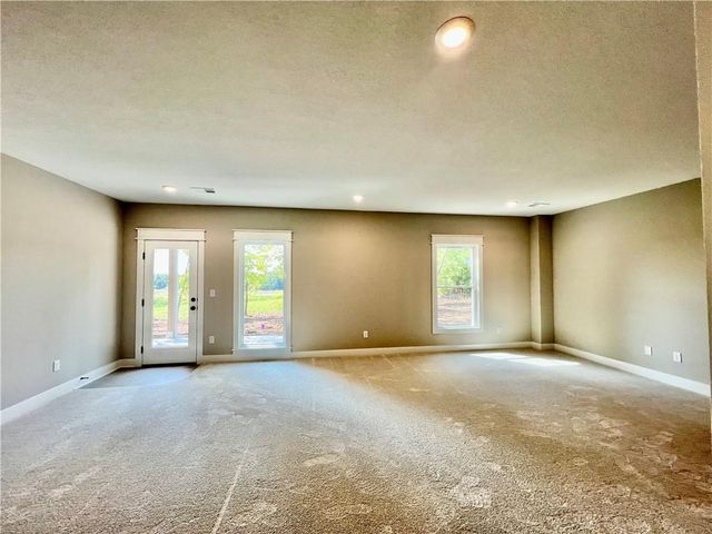 1921 Longview Drive, Liberty, MO 64068