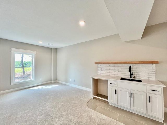 1921 Longview Drive, Liberty, MO 64068