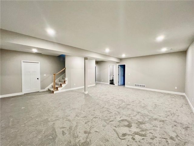 1921 Longview Drive, Liberty, MO 64068