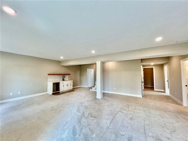 1921 Longview Drive, Liberty, MO 64068