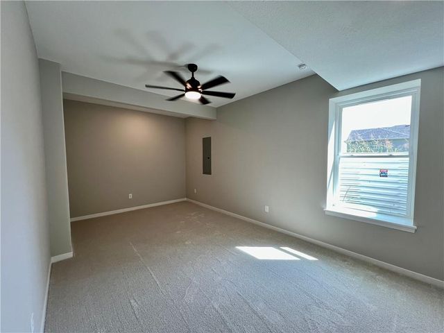 1921 Longview Drive, Liberty, MO 64068