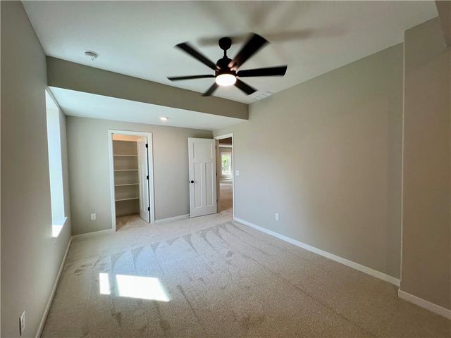 1921 Longview Drive, Liberty, MO 64068