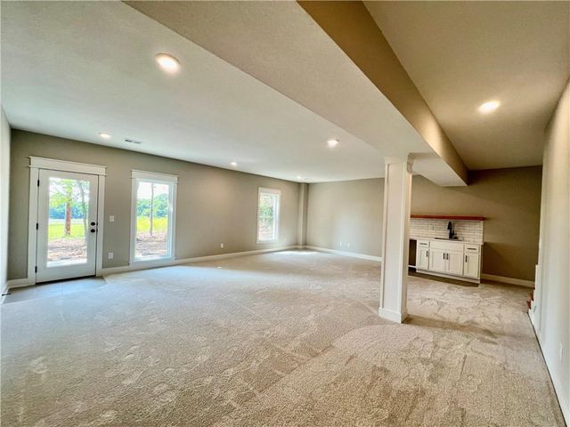 1921 Longview Drive, Liberty, MO 64068