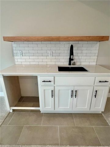 1921 Longview Drive, Liberty, MO 64068