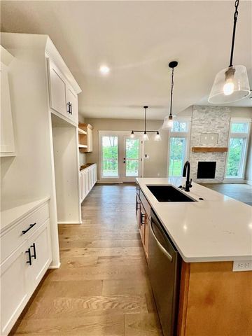 1921 Longview Drive, Liberty, MO 64068