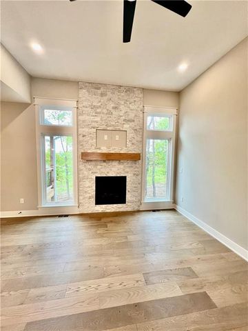 1921 Longview Drive, Liberty, MO 64068