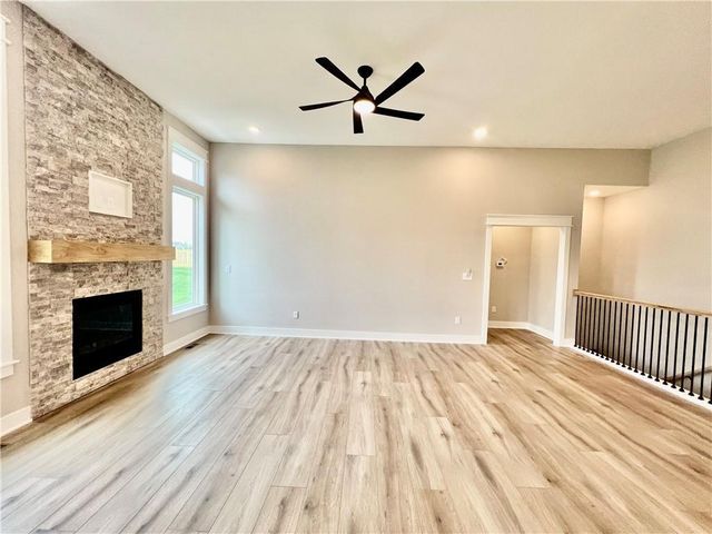 1921 Longview Drive, Liberty, MO 64068