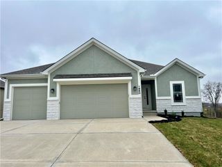 1921 Longview Drive, Liberty, MO 64068