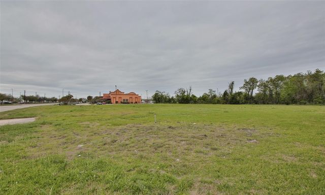 502 W Cedar Bayou Lynchburg Road, Baytown, TX 77521