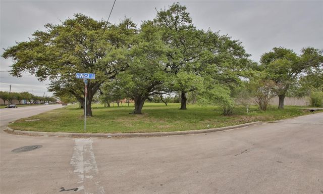 502 W Cedar Bayou Lynchburg Road, Baytown, TX 77521